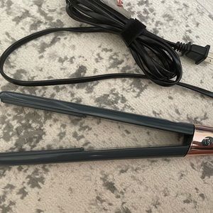 T3 hair straightener